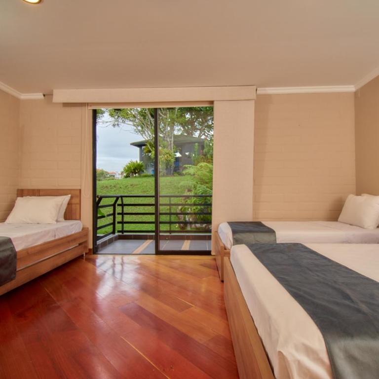 Kokumi by Bernalo Hotels - Habitación Familiar con balcón - 5