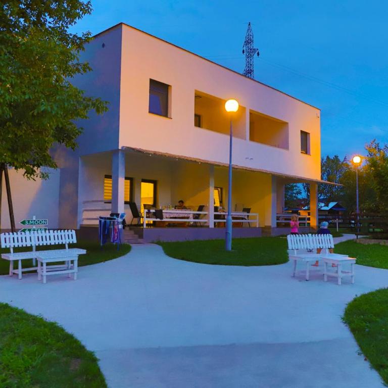 Holiday Homes Pozitiva - One-Bedroom House - 1