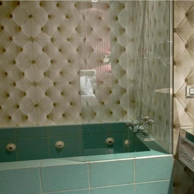 Abalú Collection Hotel Boutique Gran Via - Queen Room with Spa Bath - 5
