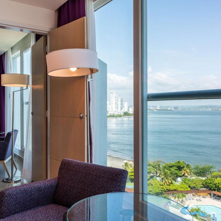 Hilton Cartagena - Habitación con cama extragrande y vistas al mar - 1