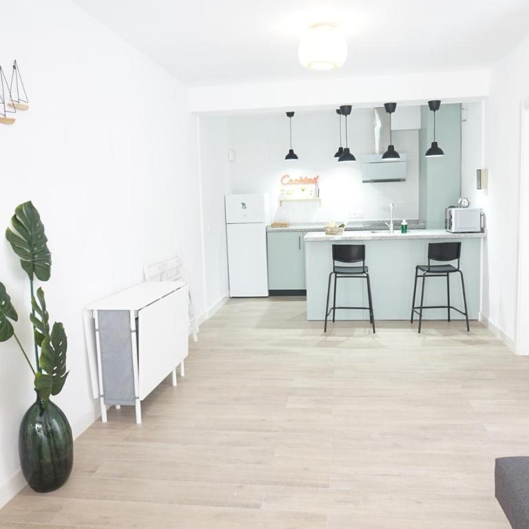 Playa, piscina y relax en este coqueto apartamento en Nerja - One-Bedroom Apartment - 9
