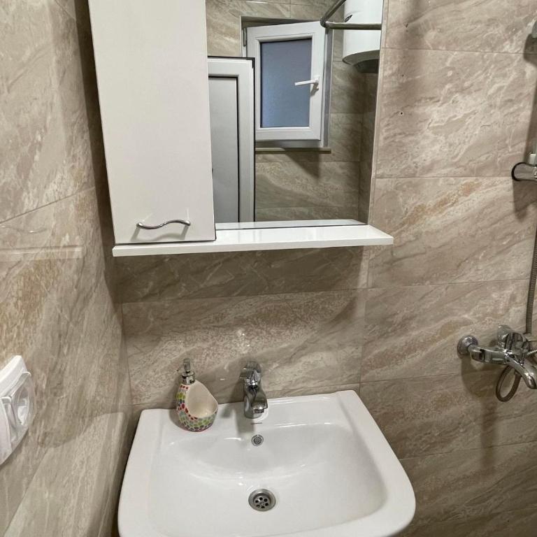 Lantana - Double Room with Balcony - 9