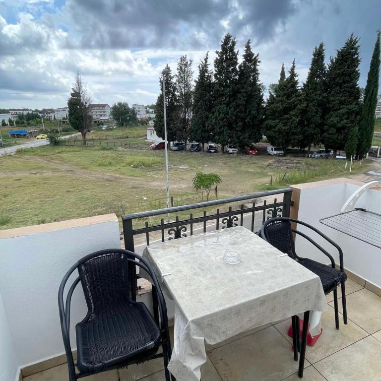 Lantana - Double Room with Balcony - 10
