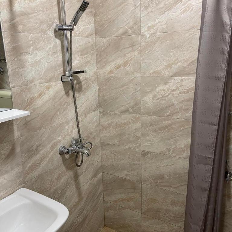 Lantana - Double Room with Balcony - 11