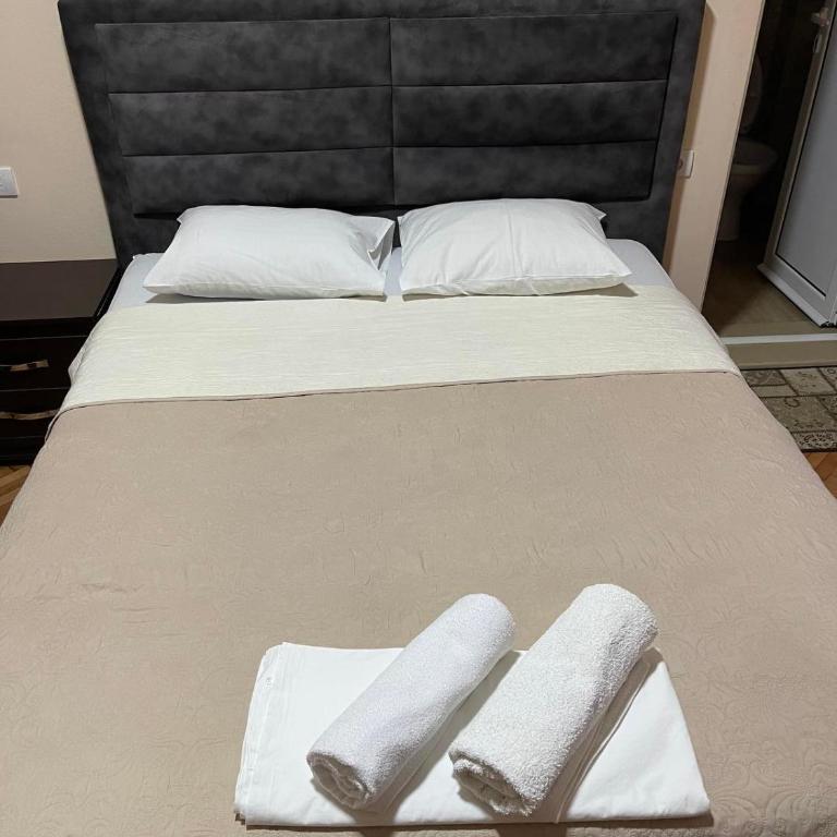 Lantana - Double Room with Balcony - 12