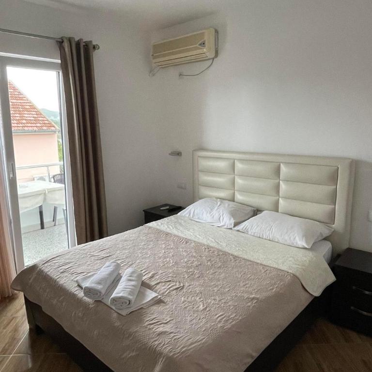 Lantana - Double Room with Balcony - 13