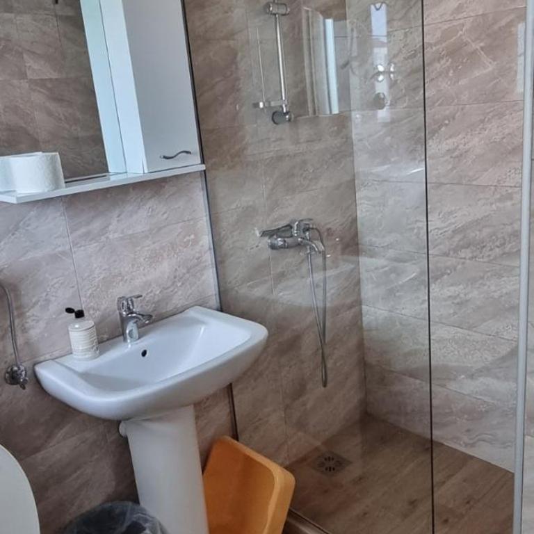 Lantana - Double Room with Balcony - 15