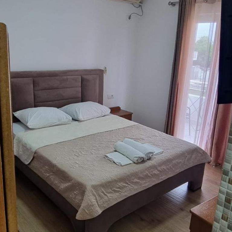 Lantana - Double Room with Balcony - 17