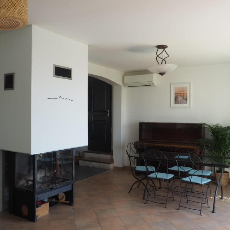 maison entièrement climatisée vue d'exception mer et rade de Marseille avec piscine 8 personnes - Villa - 25