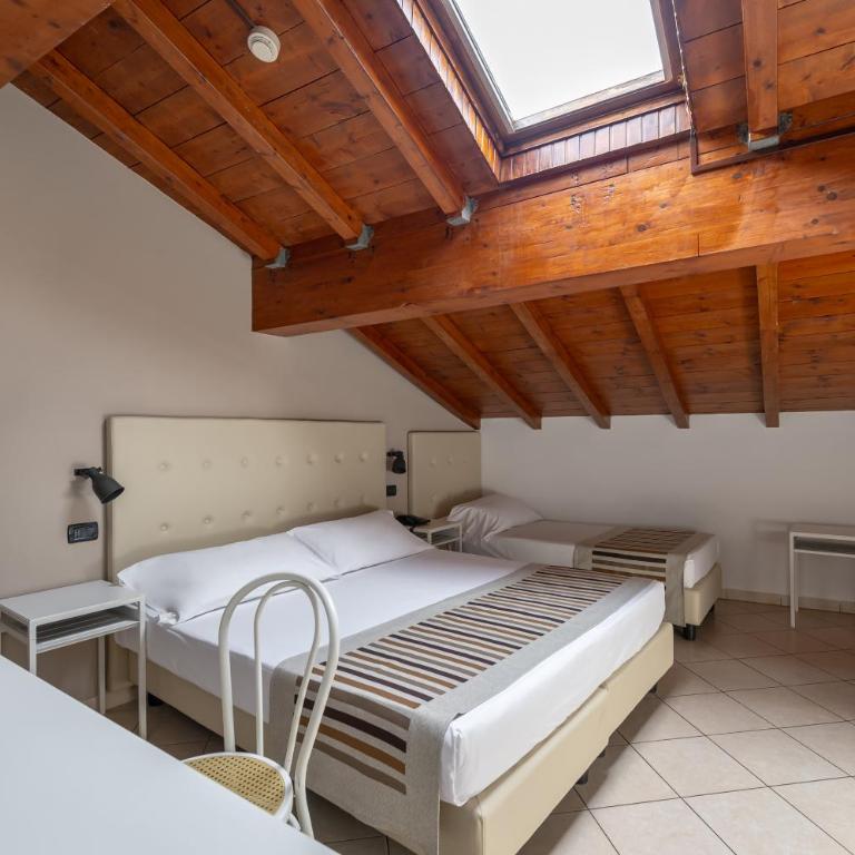 Abbazia Bed & Breakfast, MantegnaHotels - Camera Quadrupla - 5