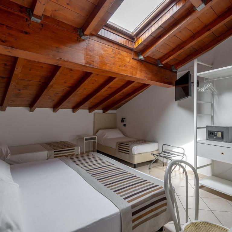 Abbazia Bed & Breakfast, MantegnaHotels - Camera Quadrupla - 6