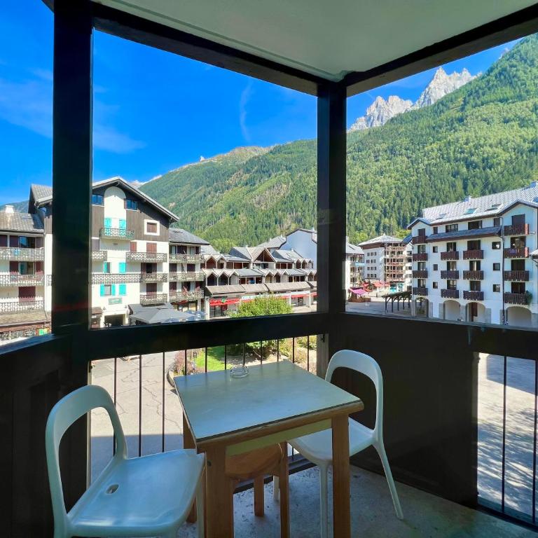 Le Balme Studio WiFi/Parking/Balcony - Studio-Apartment - 9
