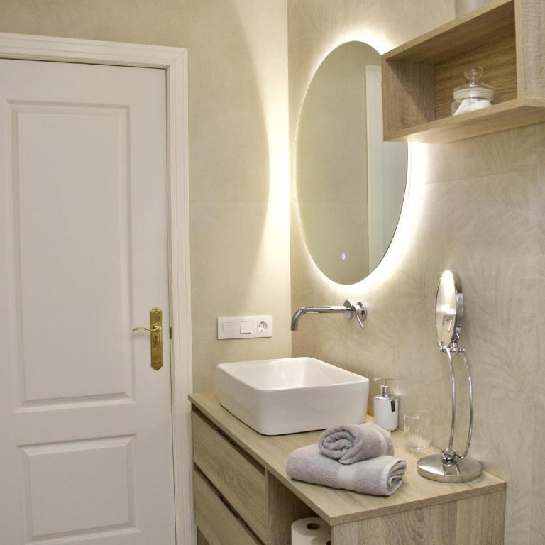 Duque Beachside Elegance - Apartment - 29