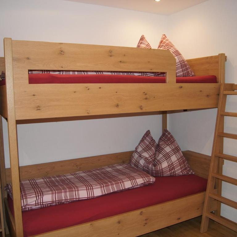 Samerhäusl - Dreibettzimmer mit Dusche - 9