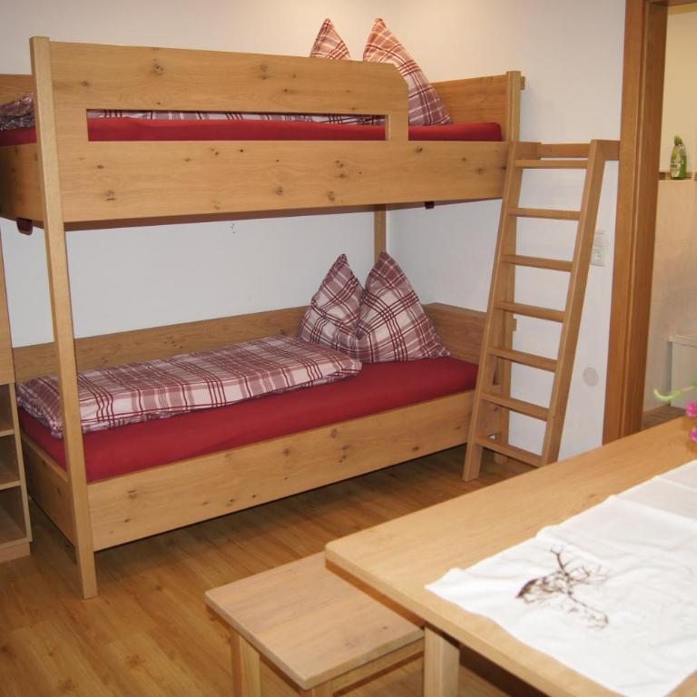 Samerhäusl - Dreibettzimmer mit Dusche - 12