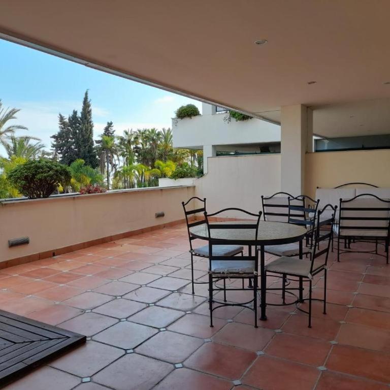Apartamentos Guadalpin Boutique - Apartamento de 2 dormitorios con vistas a la piscina (4-5 adultos) - 7