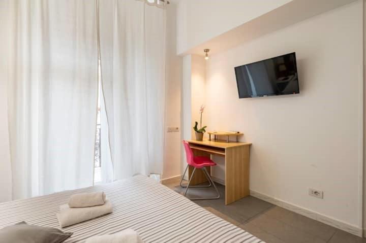 St Peter Rooms - King Room - 13
