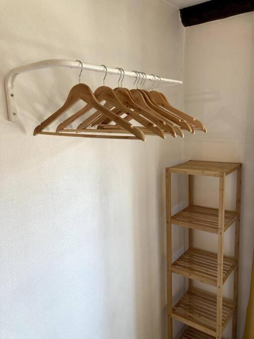 Confortable studio centre ville - One-Bedroom Apartment - 11