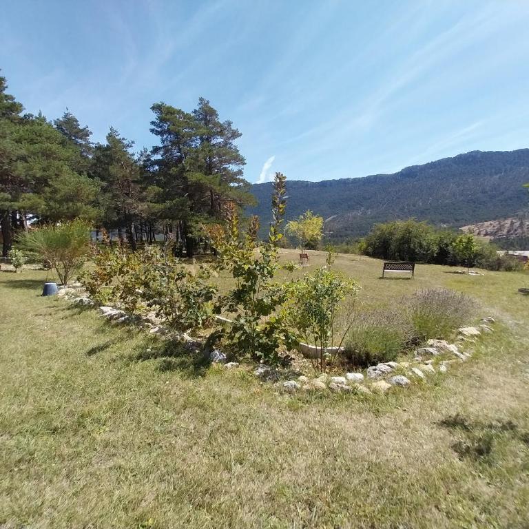 Petit studio dans la prairie - Chambre Lit King-Size - Vue sur Jardin - 8