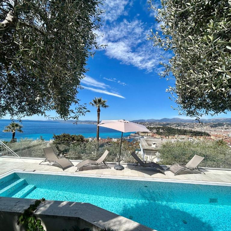 Luxury Villa at Mont Boron, swimming pool overviewing the bay - Villa avec Piscine Privée - 2