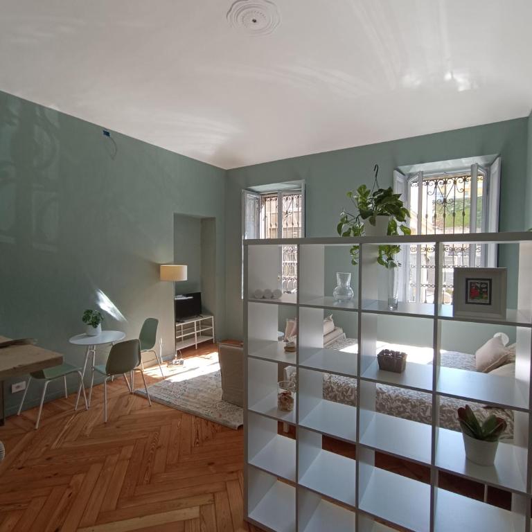 Valentino park suite - One-Bedroom Apartment - 13
