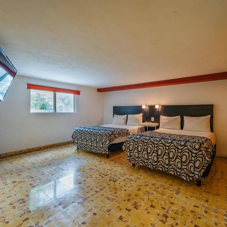 Hotel Santiago - Standard Triple Room - 8
