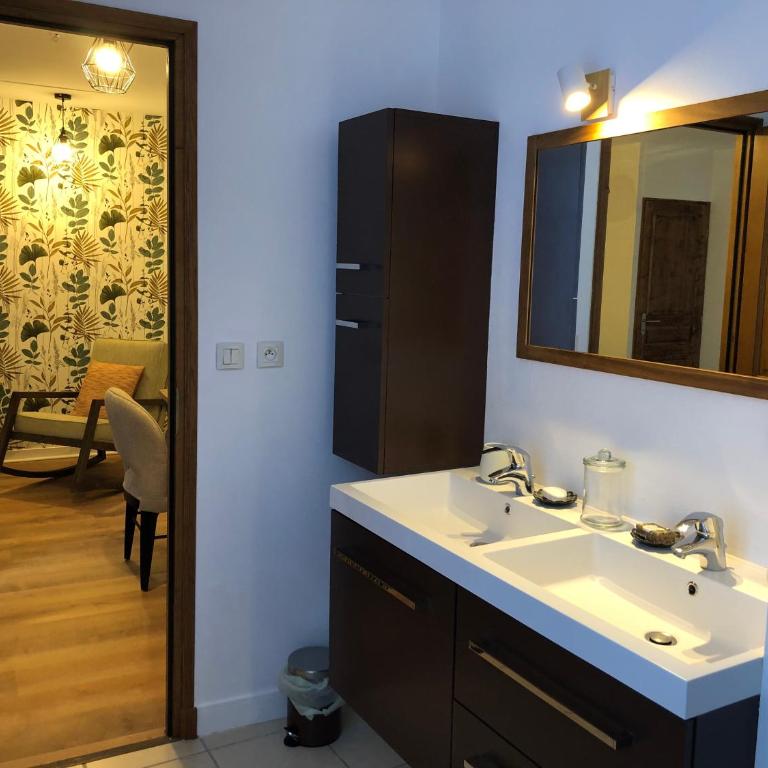 L’AMANTINE Chambres d’hôtes et gîte - Chambre Double avec Salle de Bains Privative - 2