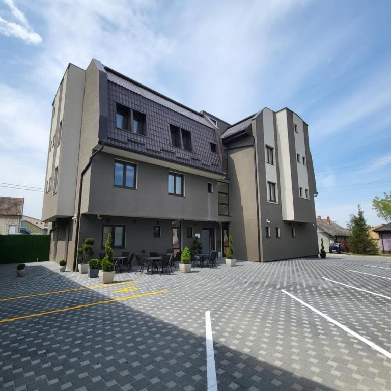 Garni Hotel IMPERIUM Subotica - Deluxe Double or Twin Room with City View - 13