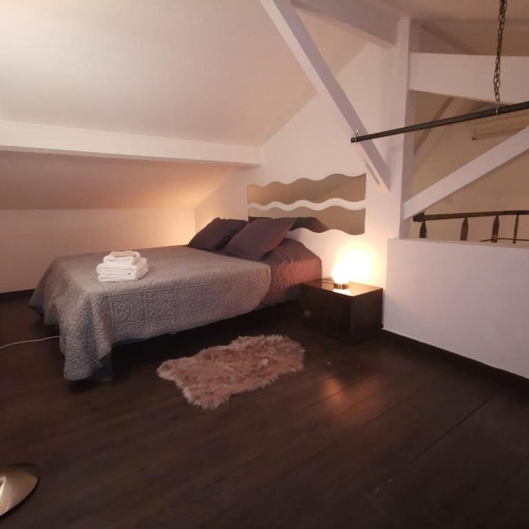 Duplex 3 pièces 4 couchages au Suquet à 2 mn à pied du port de Cannes, du centre, de la mer et du palais des festival - Appartement 2 Chambres - 3