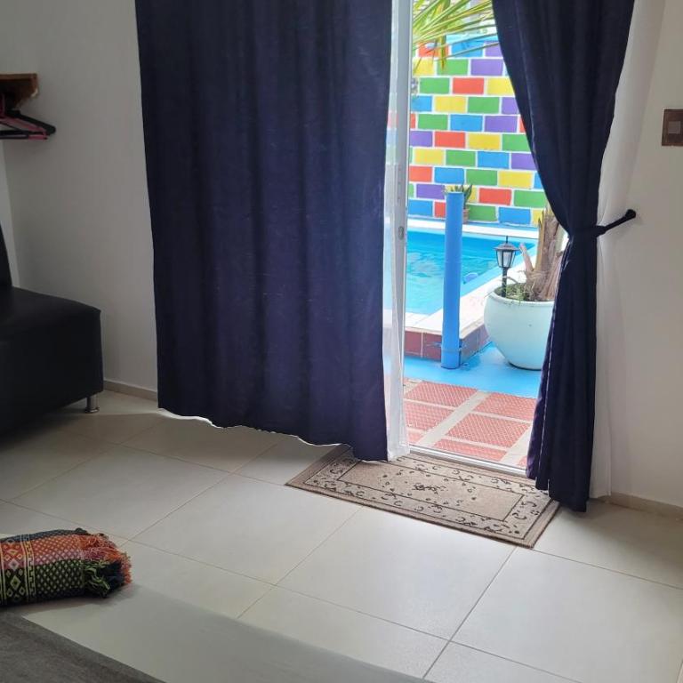 Hotel Mi Cassona Palomino - Habitación Triple con vistas a la piscina - 10