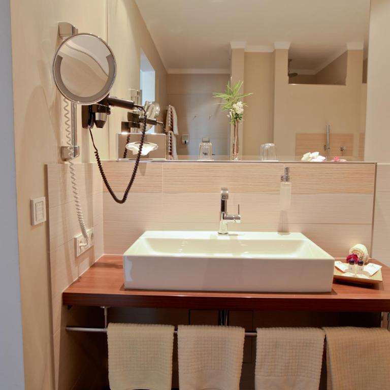 Holzapfel - Deluxe East double room in the wellness hotel - 3