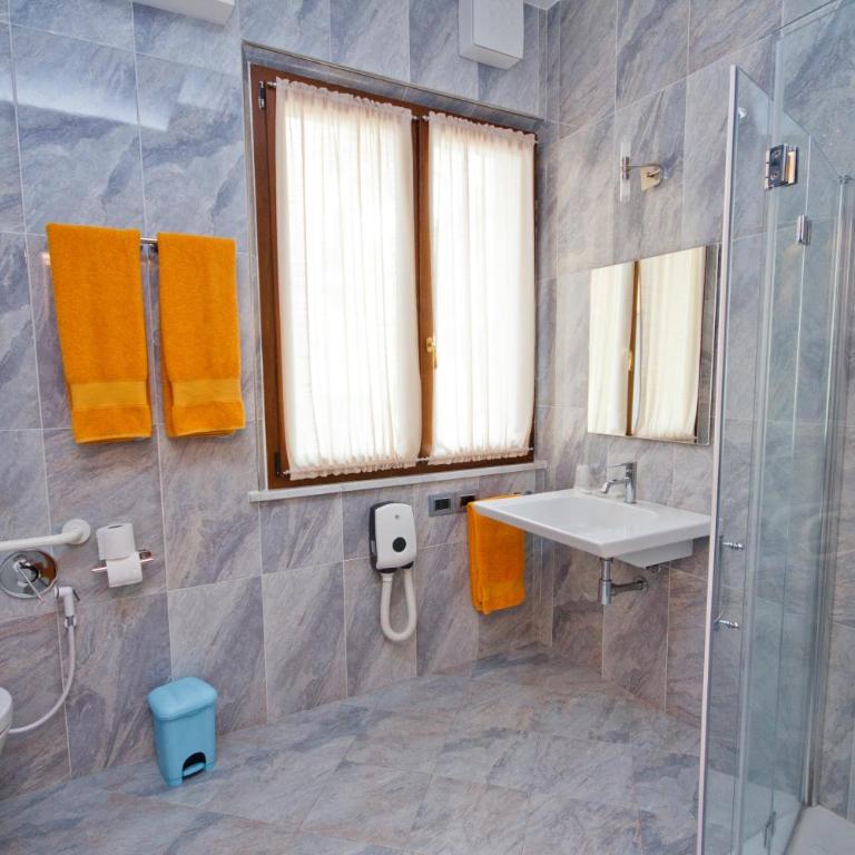 Hotel Panoramic Montepulciano - Camera Matrimoniale Superior per Ospiti Disabili - 6