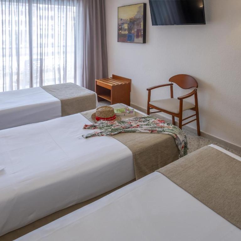 GHT Oasis Park & Spa - Habitación Doble con 2 camas individuales, cama supletoria y balcón (2 adultos + 1 niño) - 6
