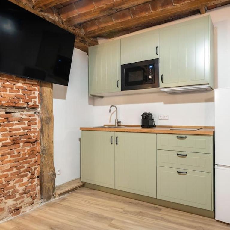Nice flat in Lavapiés at street level S23B - Two-Bedroom Apartment - 14