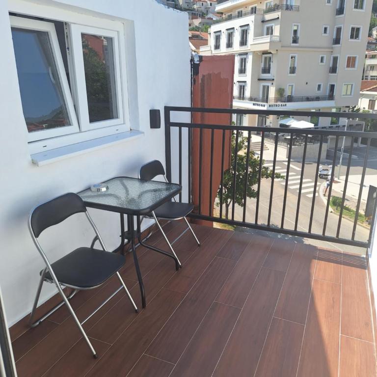 3 Min Walk to Beach Spacious 3BR Flat with Balcony Parking - Three-Bedroom Standard Apartment - 8