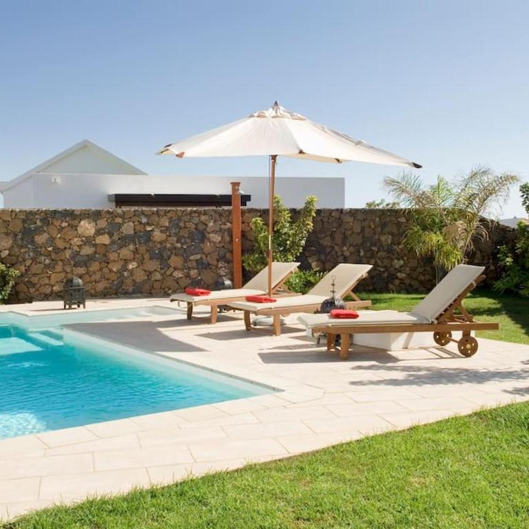Beautiful Villa Ambar - Three-Bedroom Villa - 7
