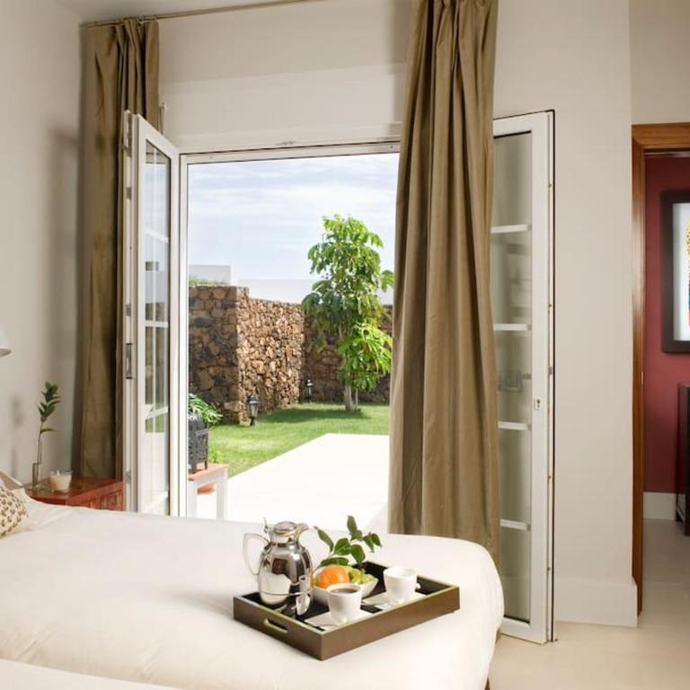 Beautiful Villa Ambar - Three-Bedroom Villa - 13