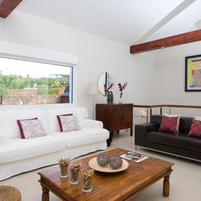 Beautiful Villa Ambar - Three-Bedroom Villa - 12