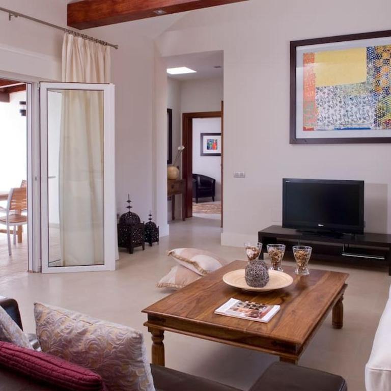 Beautiful Villa Ambar - Three-Bedroom Villa - 4