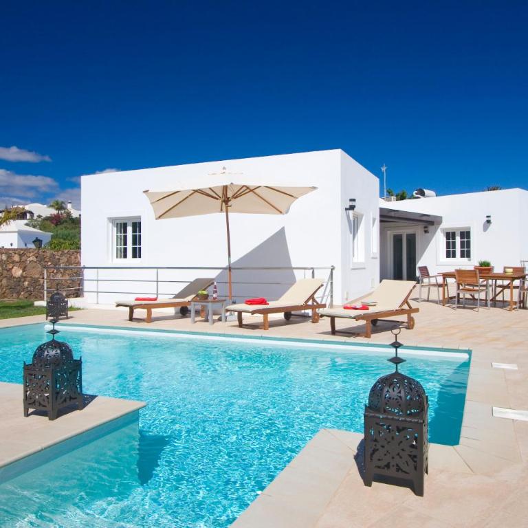 Beautiful Villa Ambar - Three-Bedroom Villa - 19
