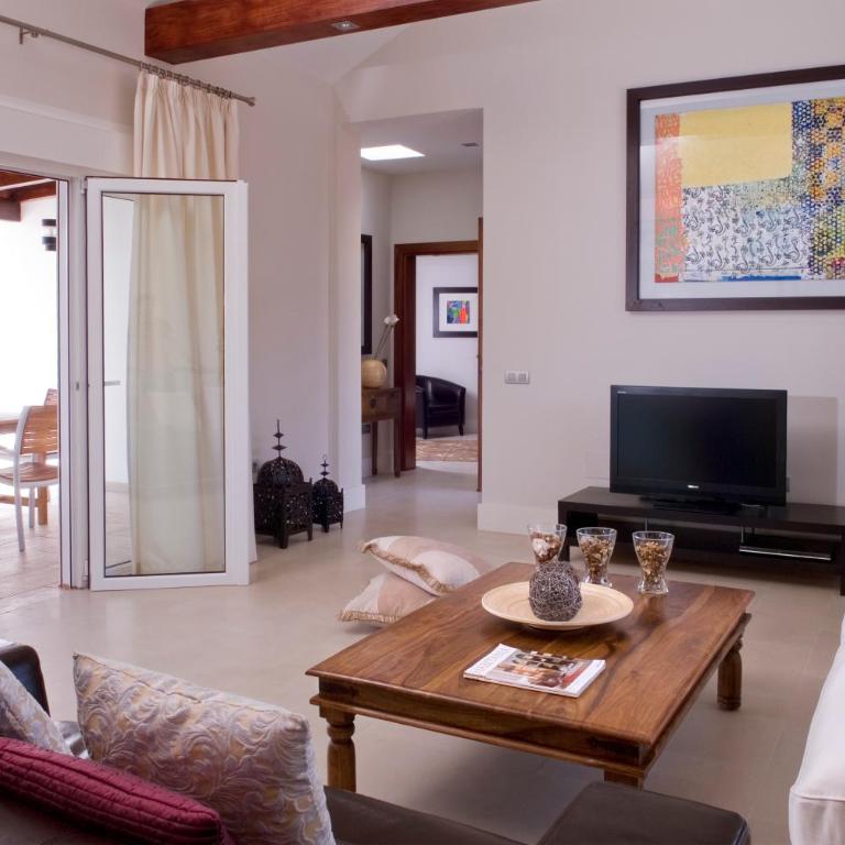 Beautiful Villa Ambar - Three-Bedroom Villa - 27