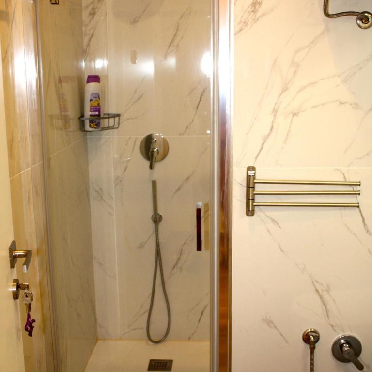 Pleasant stays - Camera Matrimoniale con Bagno Privato Esterno - 5