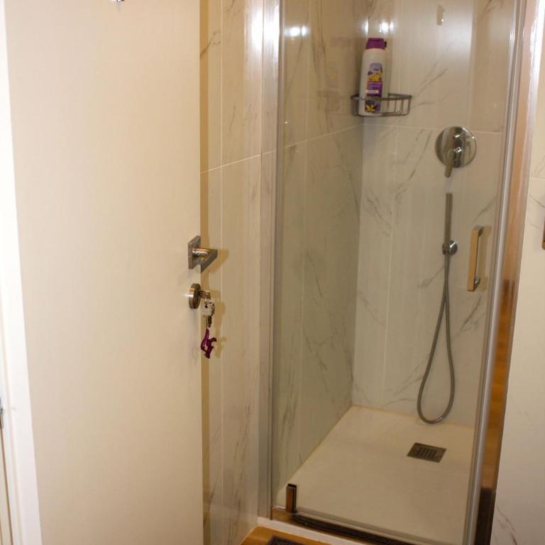 Pleasant stays - Camera Matrimoniale con Bagno Privato Esterno - 9