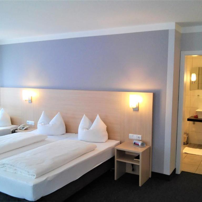Hotel Brehm - Dreibettzimmer - 1