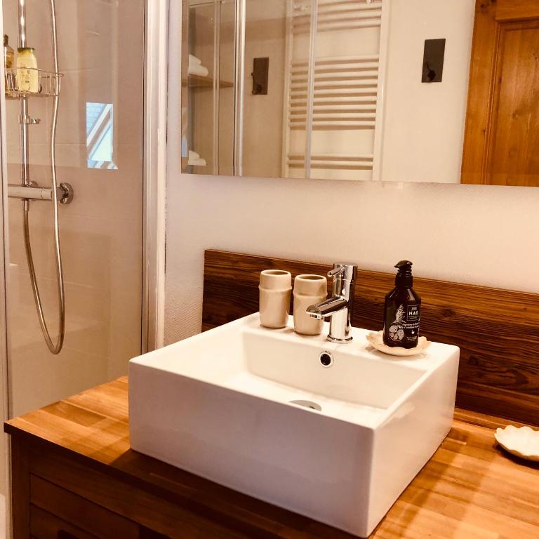 L’AMANTINE Chambres d’hôtes et gîte - Chambre Double avec Salle de Bains Privative - 5