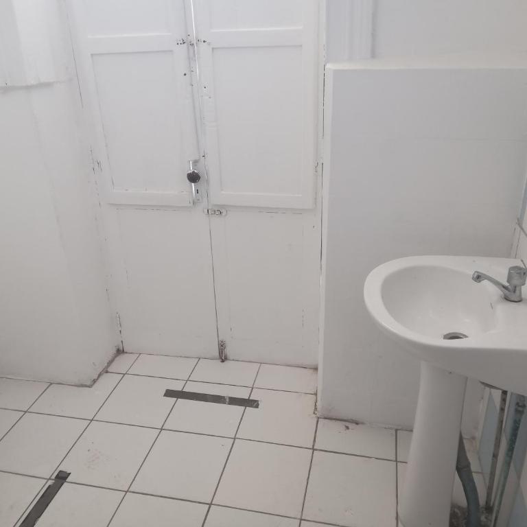 Hostal 4 Estaciones - Habitación Doble con baño privado - 2 camas - 11