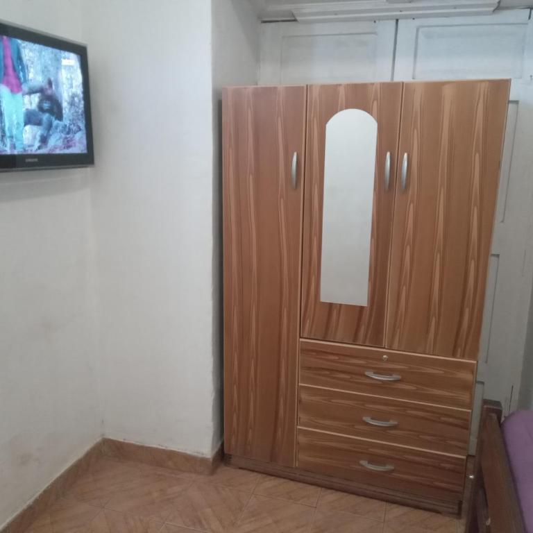 Hostal 4 Estaciones - Habitación Doble con baño privado - 2 camas - 9