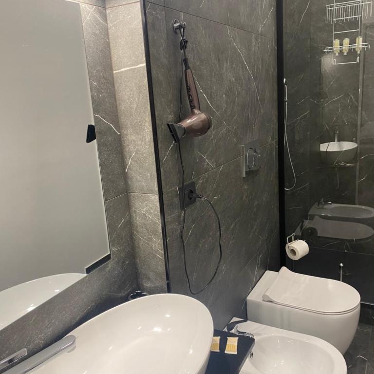 Holiday House Fifteen - Triple Room with Private Bathroom - 4