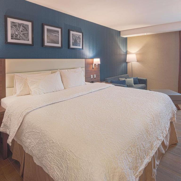 Hampton by Hilton Monterrey Galerias Obispado - King Room with Sofa Bed and Study - Non-Smoking - 4