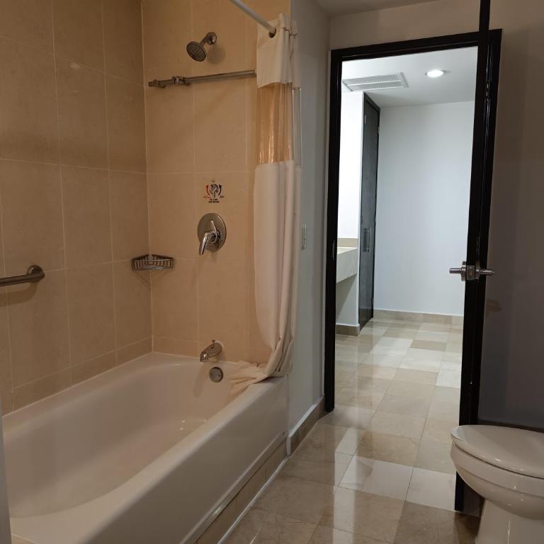 La Quinta by Wyndham Puebla Palmas Angelopolis - Suite Governor con 2 camas dobles y vistas a la ciudad o a la montaña - No fumadores - 3